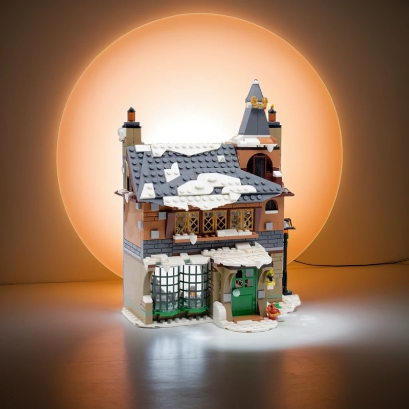 Art Craft Village - 691pcs MOC Winter Village Old Inn